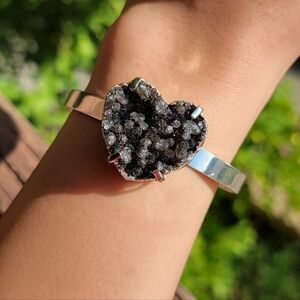 NEW 1.13" x 1.13" ADJUSTABLE SILVER PLATED BLACK AMETHSYT HEART SINGLE CUFF